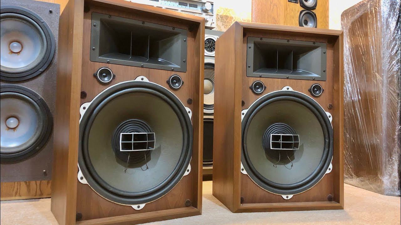 Cặp loa Pioneer CS-901, ngoại h&igrave;nh cổ k&iacute;nh, &ecirc; căng mắt v&otilde;ng đẹp xuất sắc, chất &acirc;m cực hay.