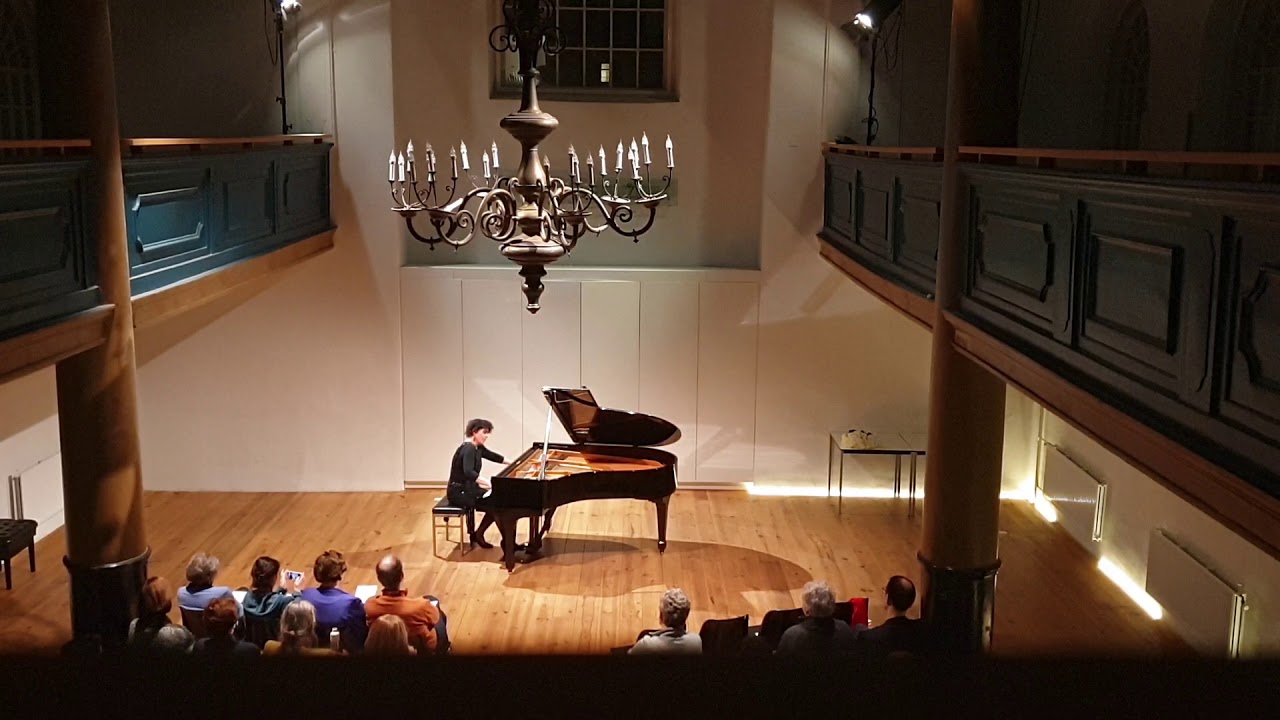 Lera Auerbach 24 Preludes for piano, part II (Sara Crombach