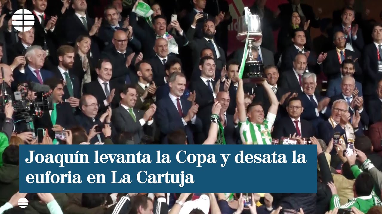 Joaquín levanta la Copa y desata la euforia en La Cartuja