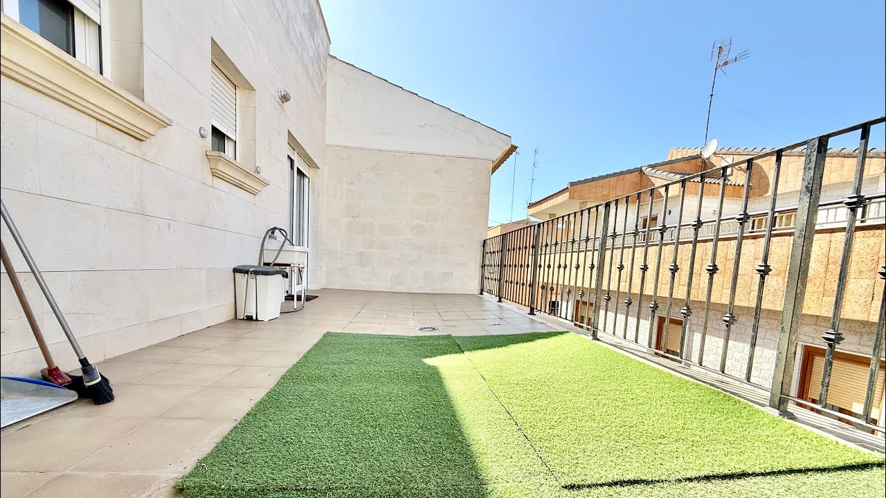 Ático con garaje en venta en el centro De San Pedro del Pinatar. Se vende piso con ascensor