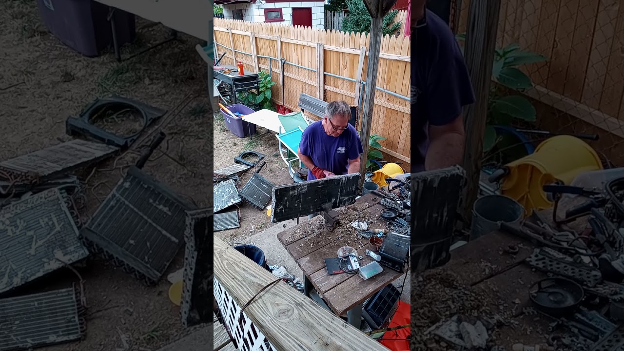 Scrapper Jim🛠Cleaning Copper Radiators!
