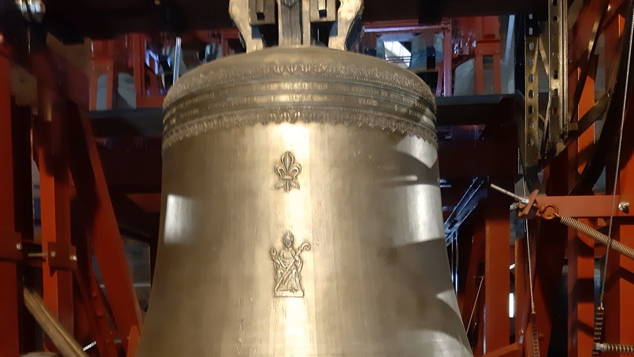 Oldenzaal Overijssel Luidklokken van de Rooms katholieke Plechelmusbasiliek kerk Volgelui