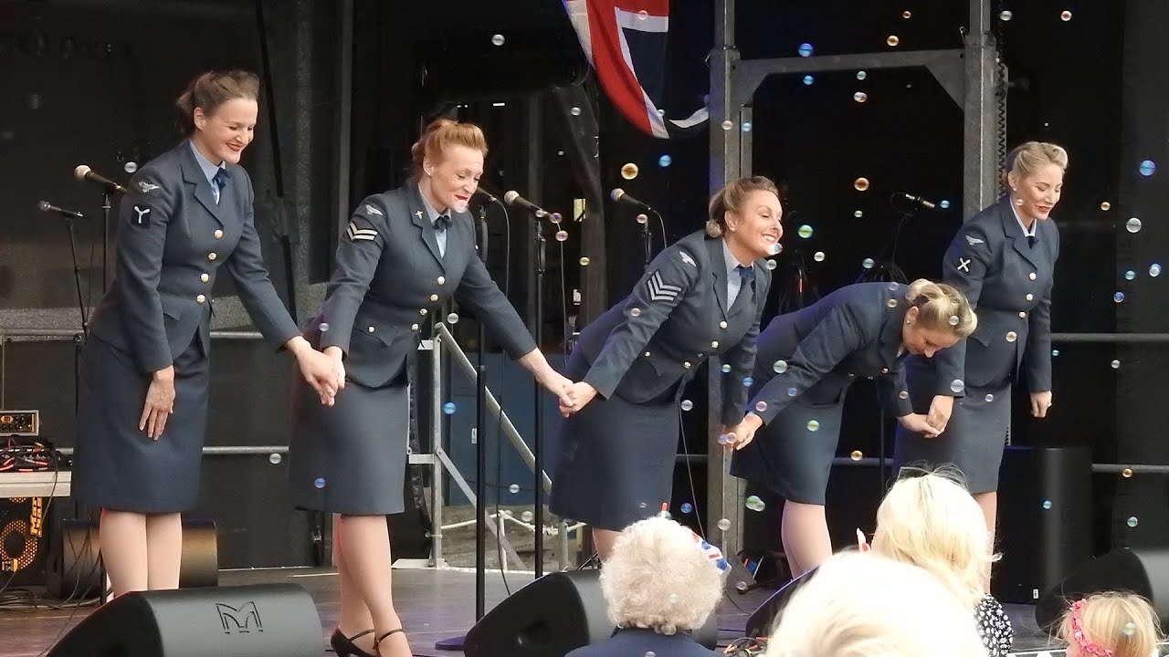 The D-Day Darlings at Salute To The 40's