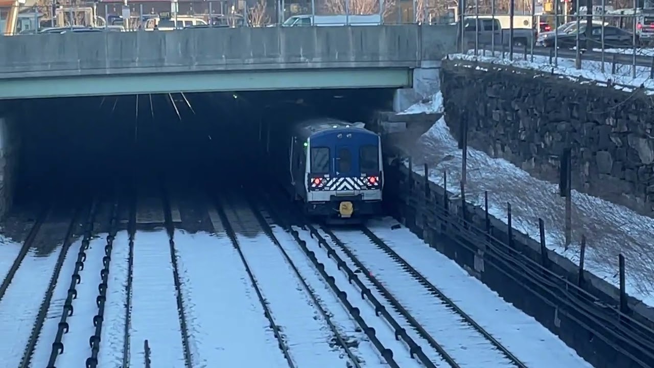 MNRR: #M7A on TK 3 to Southeast at Park Avenue/E188th St in Metro-North Railroad
