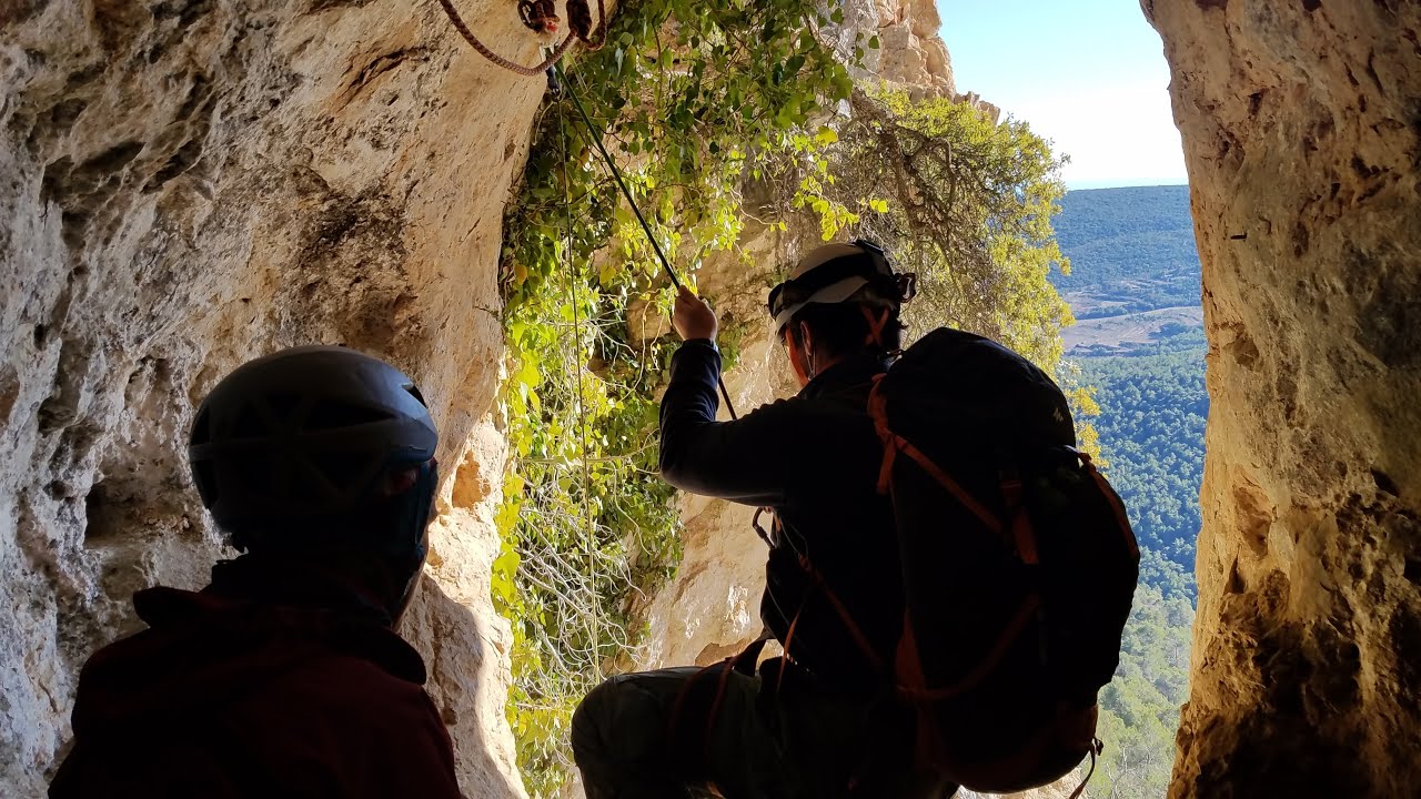 Escalada , cuevas de la Moneda o del `Angel y de Mont-Ral, Senderismo, con algo de MTB