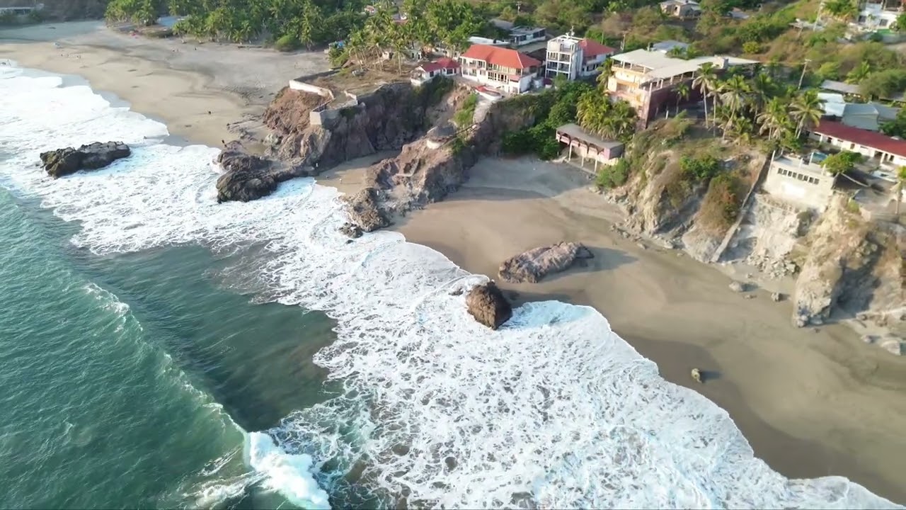 Visitamos este lugar😮🫣 Mira este video y conoce Esta Playa🌊, en el municipio de LZC, Michoacán🫡👌.