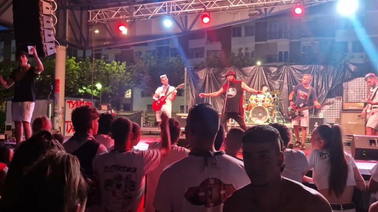 LINAJE los Romero haciendonos felices!!!Rock & Roll BERRIOZAR