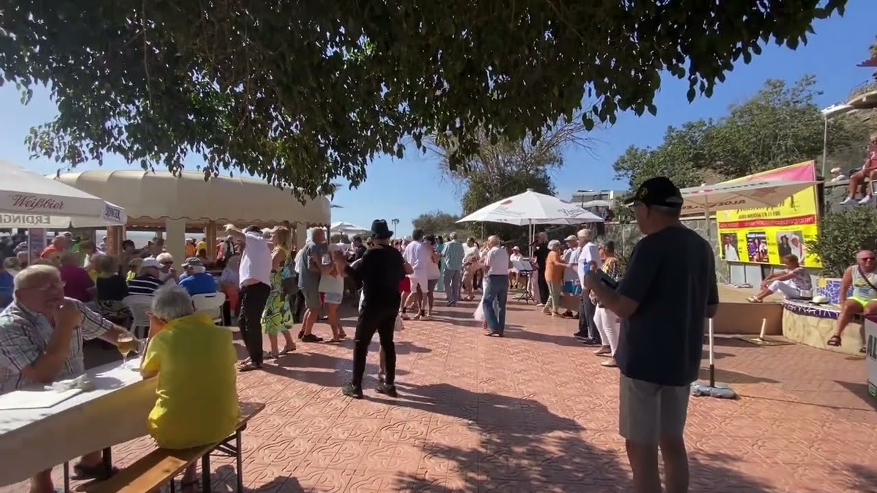 'Donna Blue': Tanzen und Spaß im Café Mozart, Maspalomas, Gran Canaria