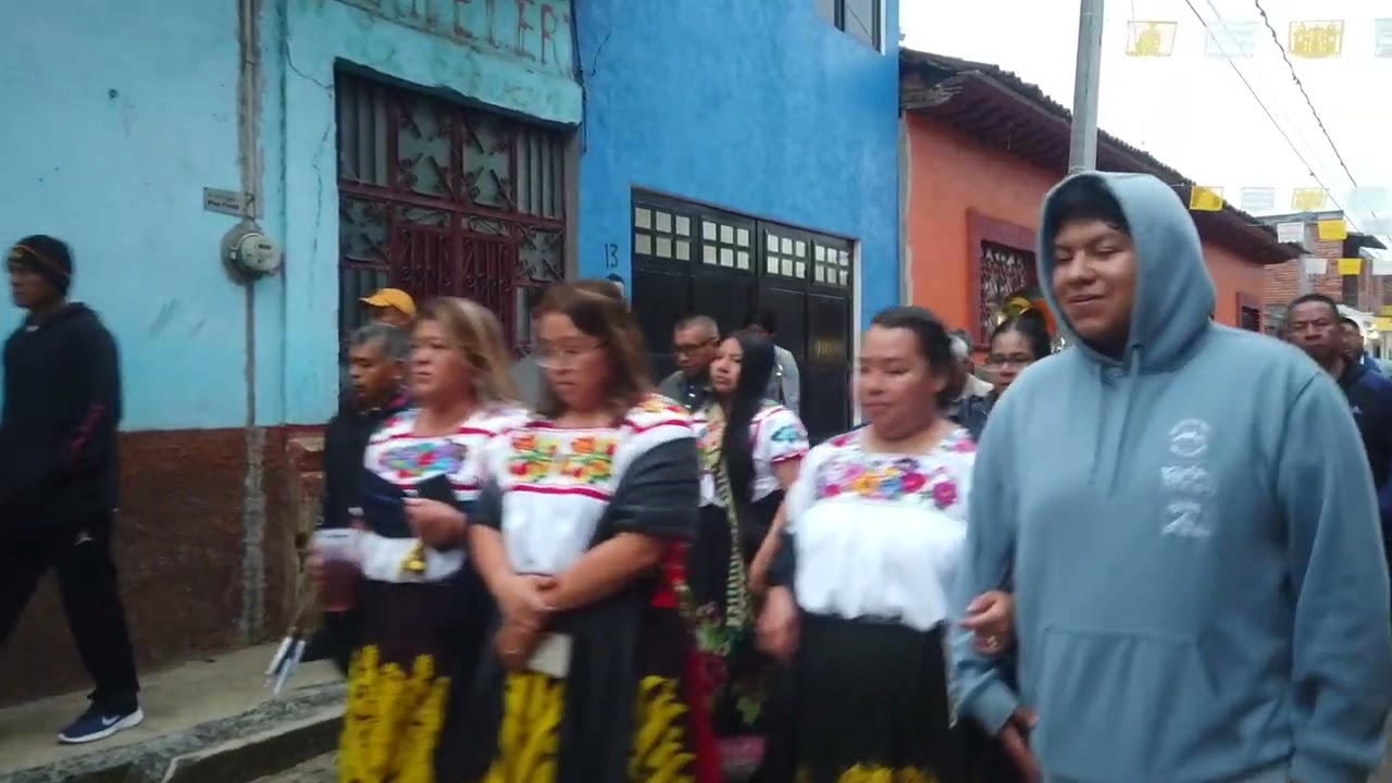 FIESTA PATRONAL EN SAN JERONIMO CARGUEROS JERONIMO MORALES Y GUADALUPE MEJIA 1ER MORO CAPITAN PRT-2