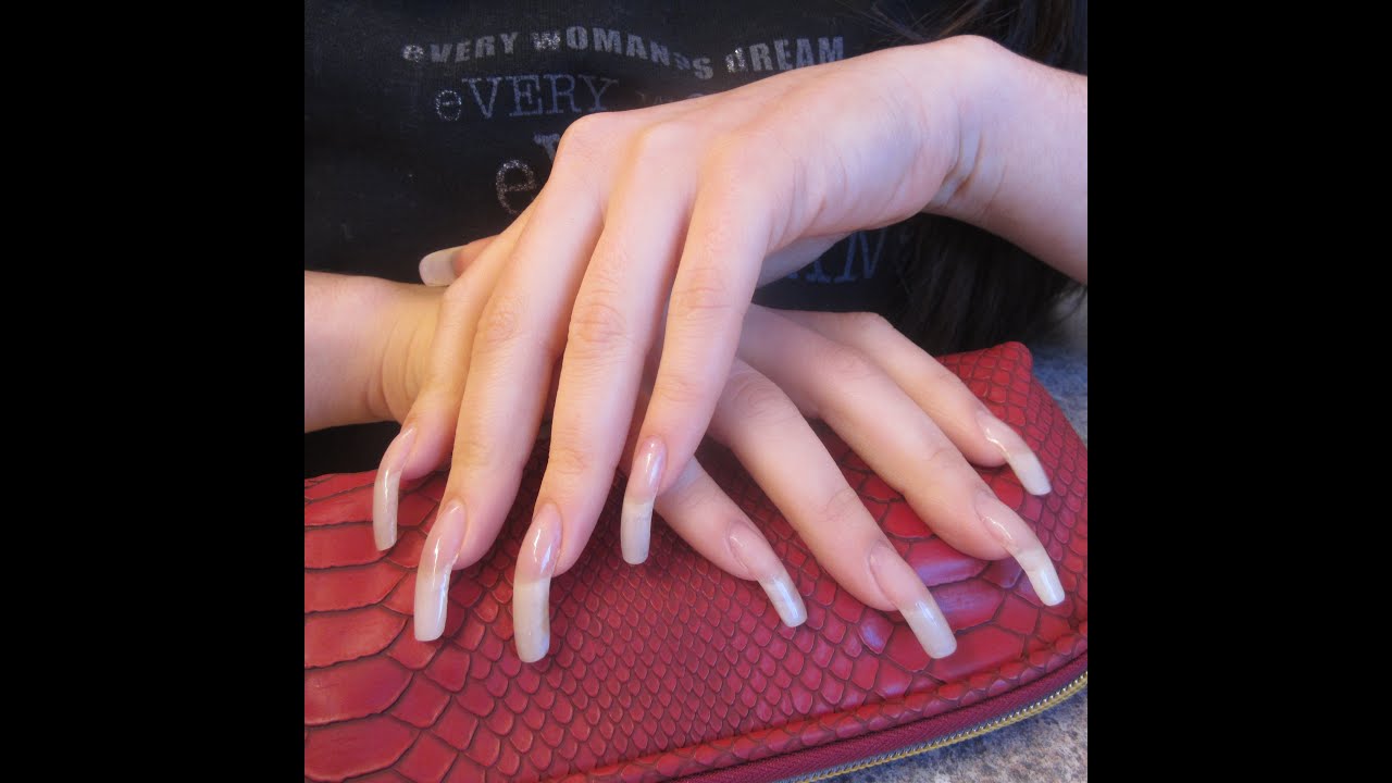 ASMR: 💕 tapping and scratching a beauty case with my LONG NATURAL NAILS 💤 ❤💛💚💜💙💗