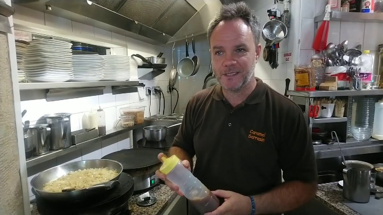 Recette des Galettes par un Maître Crêpier chez Caramel Sarrasin