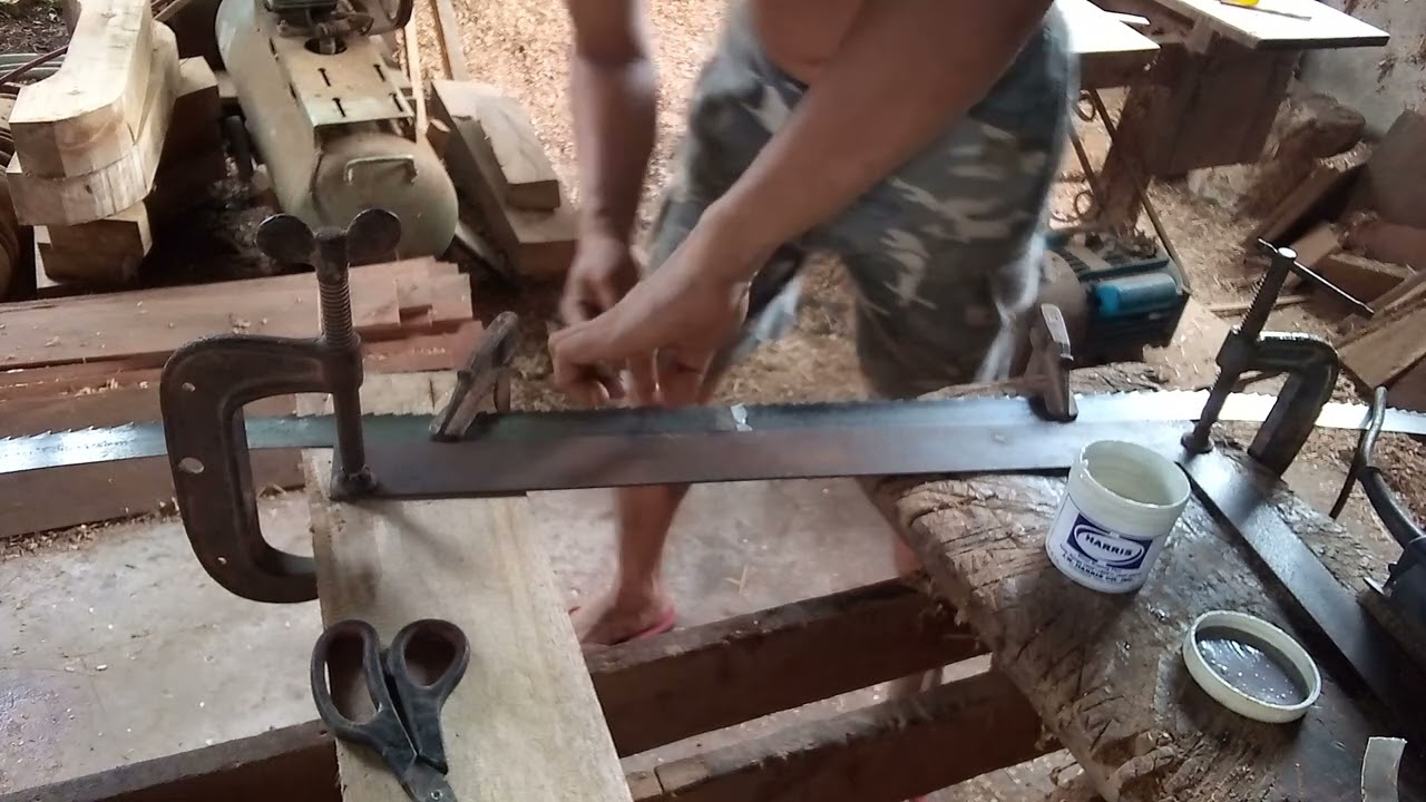 soldering bandsaw blade, using bluetorch, silver flux and soldering film.