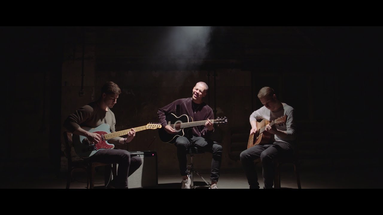 ALAZKA - Empty Throne - Live Acoustic (OFFICIAL MUSIC VIDEO)