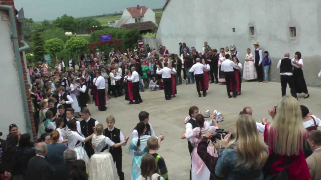Gemeinsame Tanz in Adam Müller Guttenbrunn Haus-Zabrani - Teil-3.