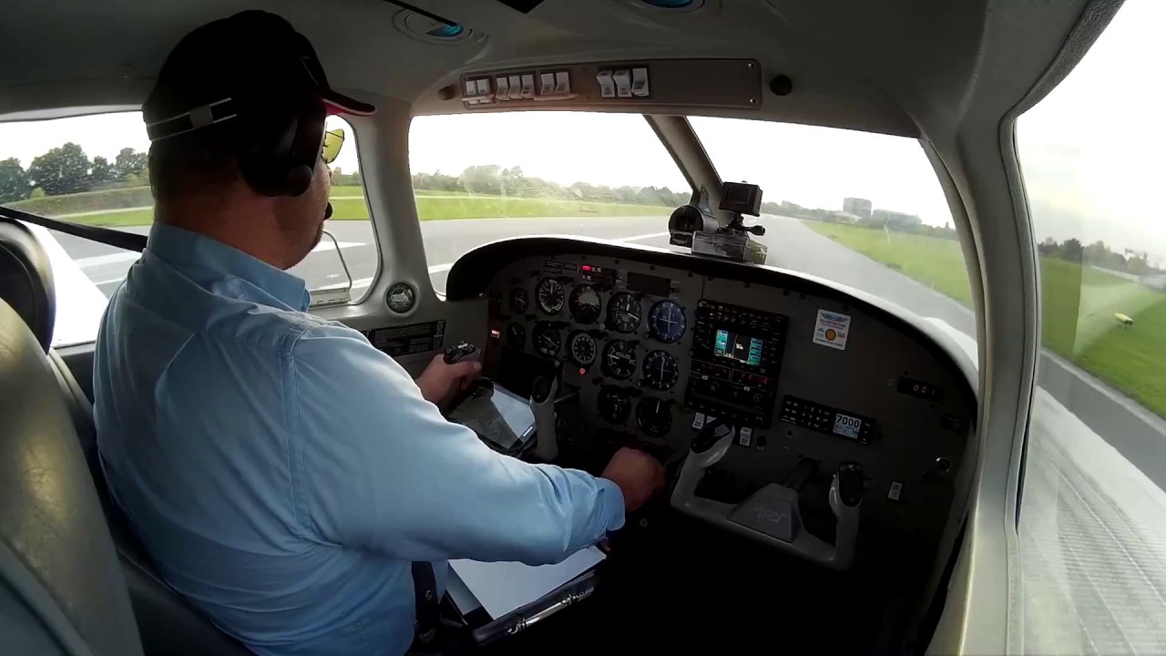 Anflug auf den City-Airport Mannheim EDFM mit Piper PA-28