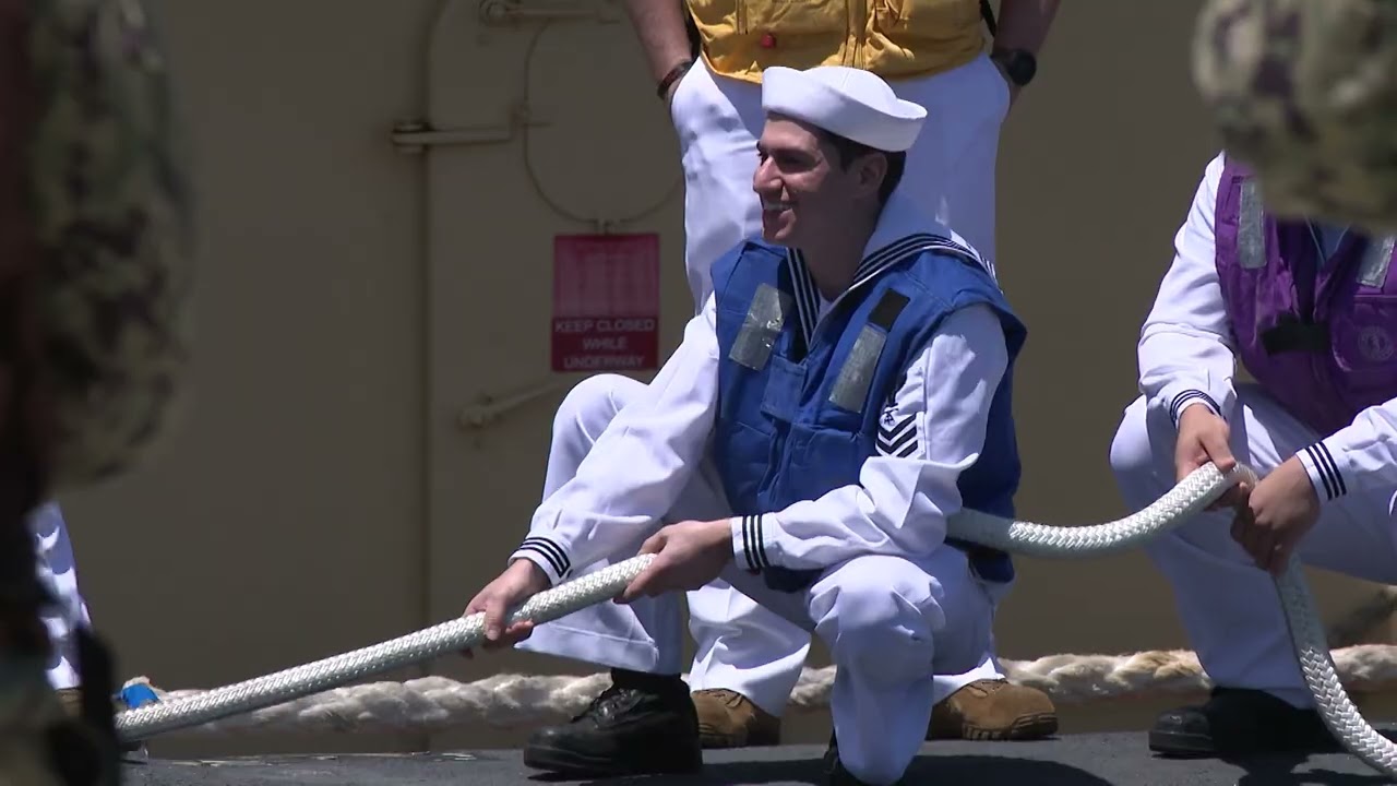 'Silent Service' sailors make noise at San Diego return