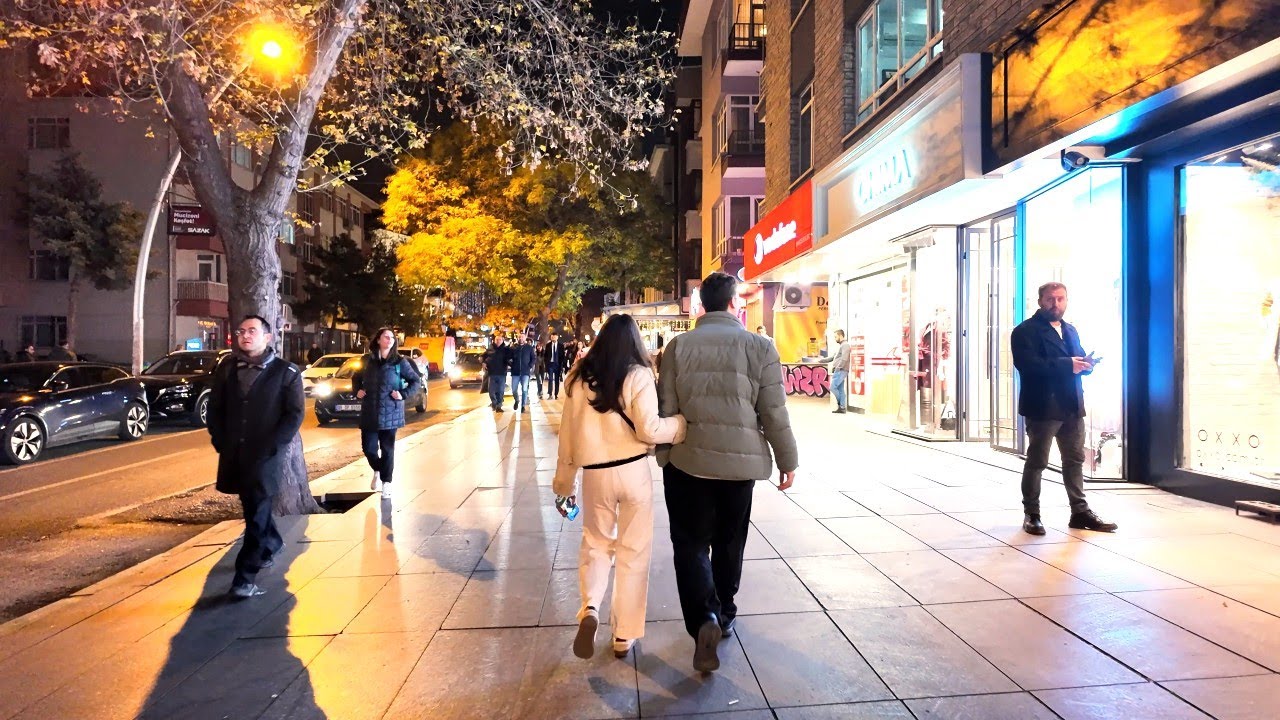 Ankara, Bah&ccedil;elievler'de Akşam Gezmesi - Evening Stroll Around Bahcelievler