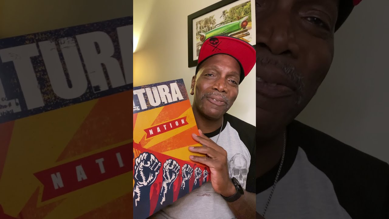 Sepultura singer Derrick Green unboxes 