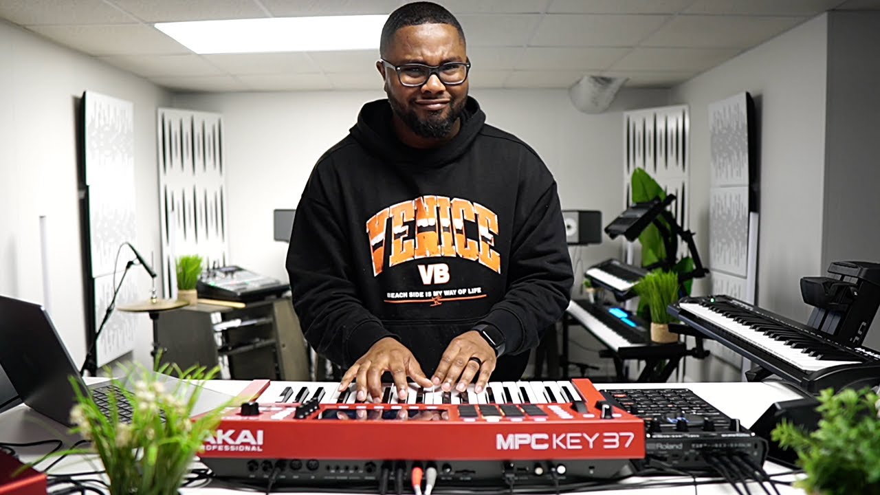 AKAI MPC Key 37 x SP-404 MKII Performance - Yaahn Hunter Jr.