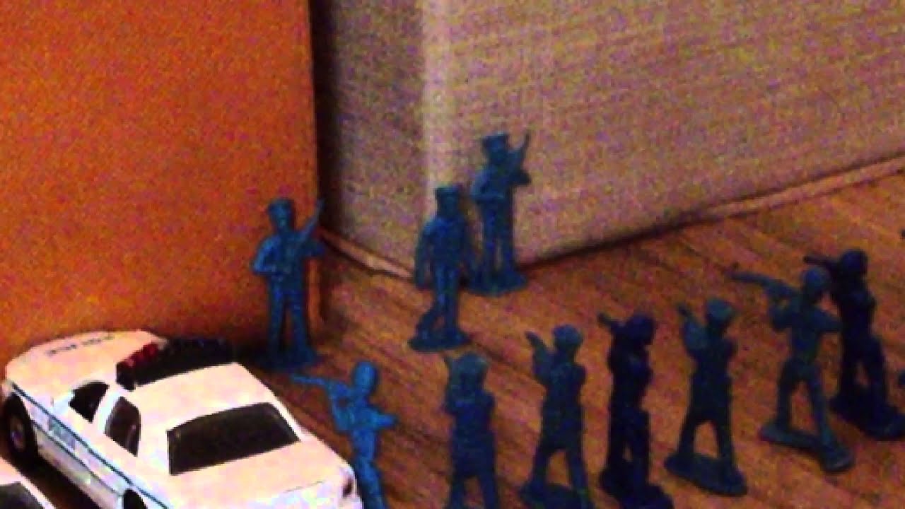 Zombies attack the city (Army Men Stop Motion)