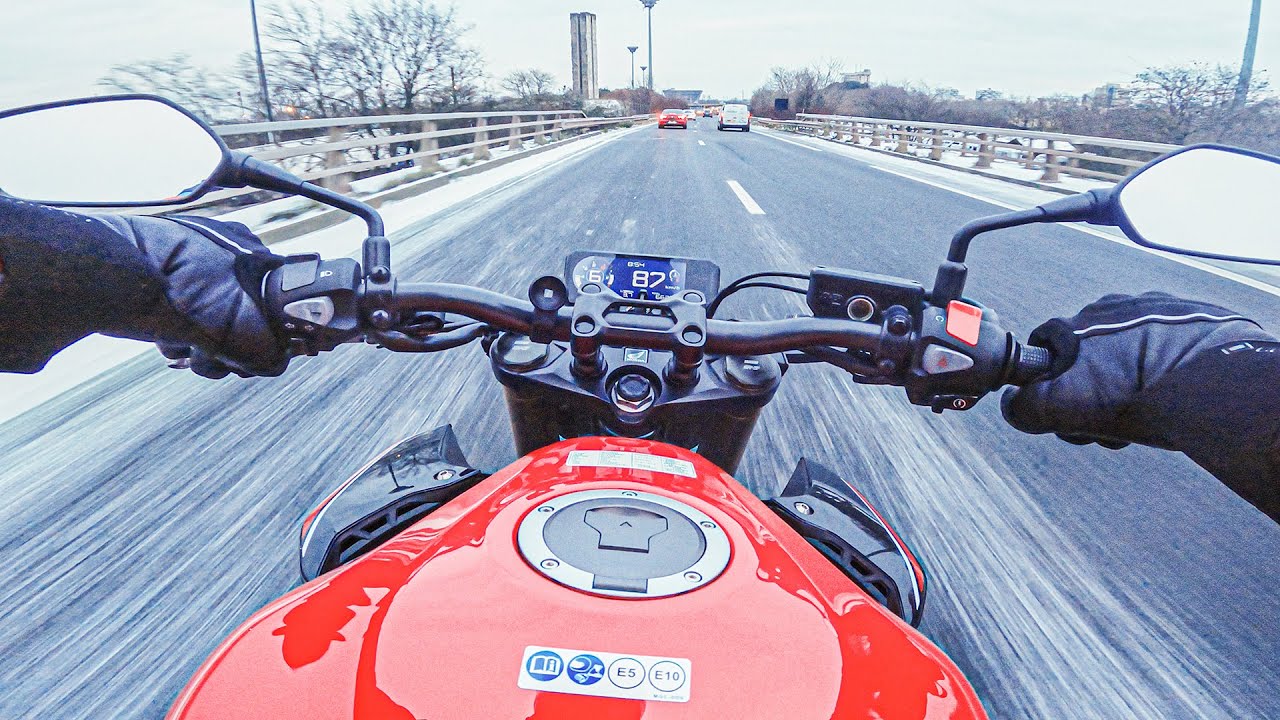 HONDA CB500F 2023 | RIDE TO WORK IN SNOWY WINTER [4K RAW]