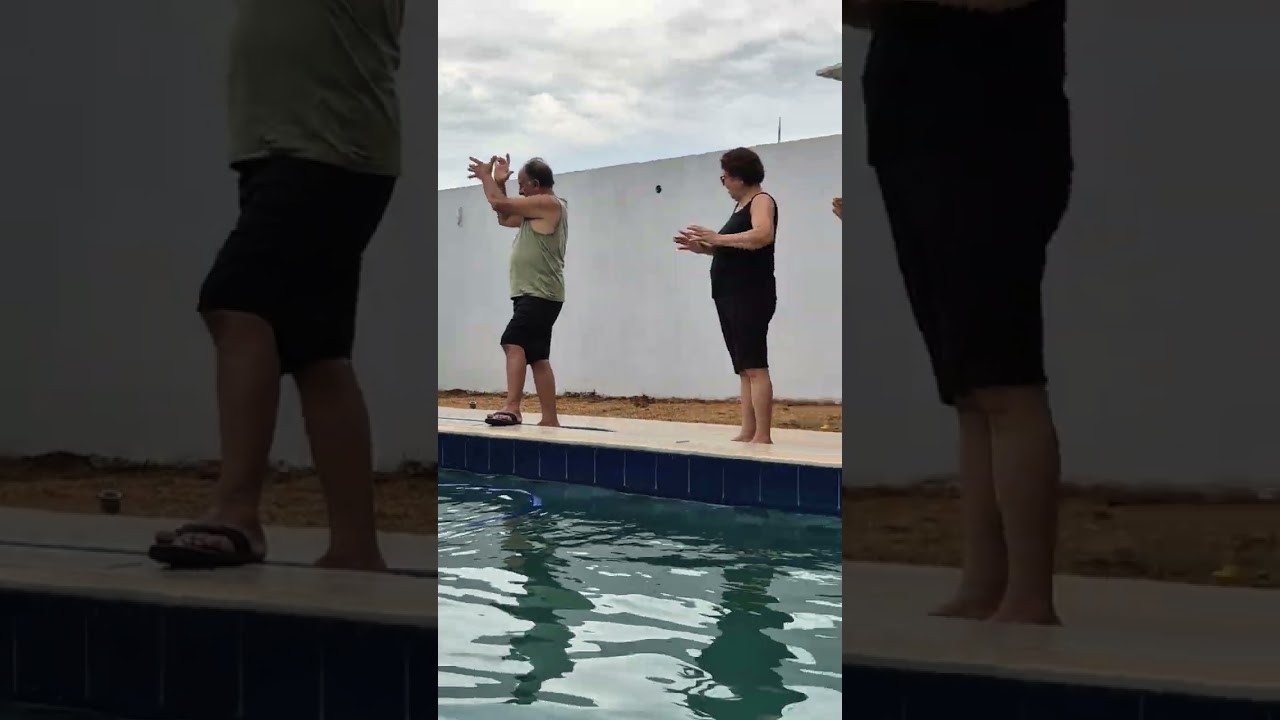 Na piscina com o papi