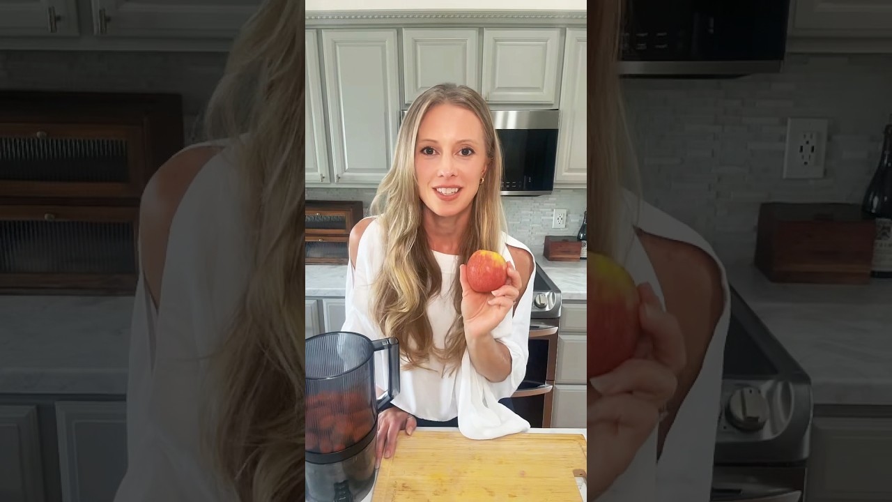 Making a juice for my friends ❤️ #juicingtips #healthyglowingskin #friends