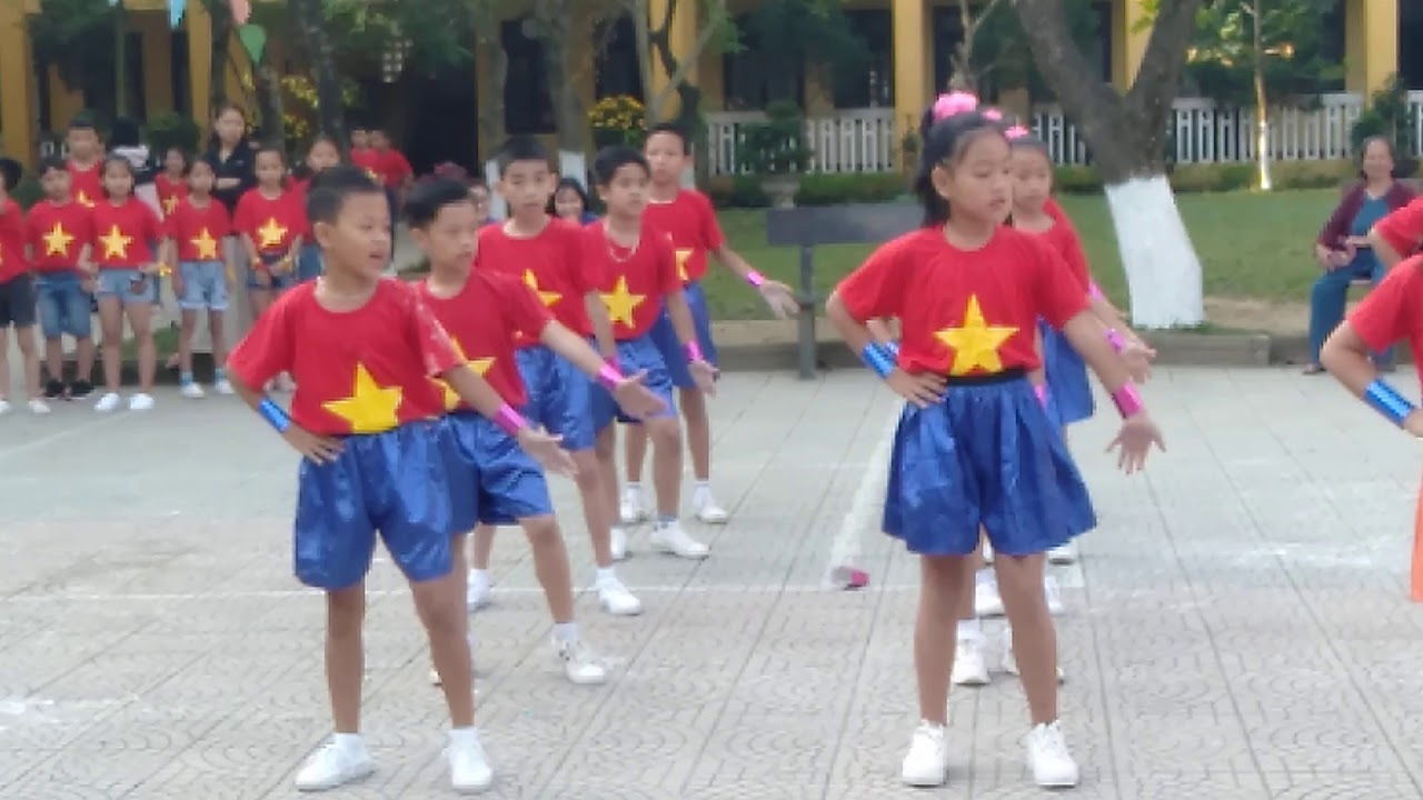 Múa Trường tiểu học Phú Hậu