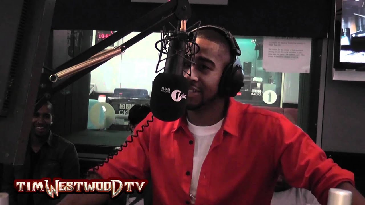 Omarion talking to the ladies - Westwood