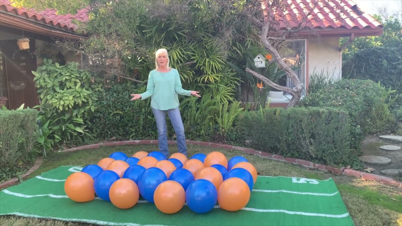 Super Bowl 56, Twinkie balloon popping dog predicts