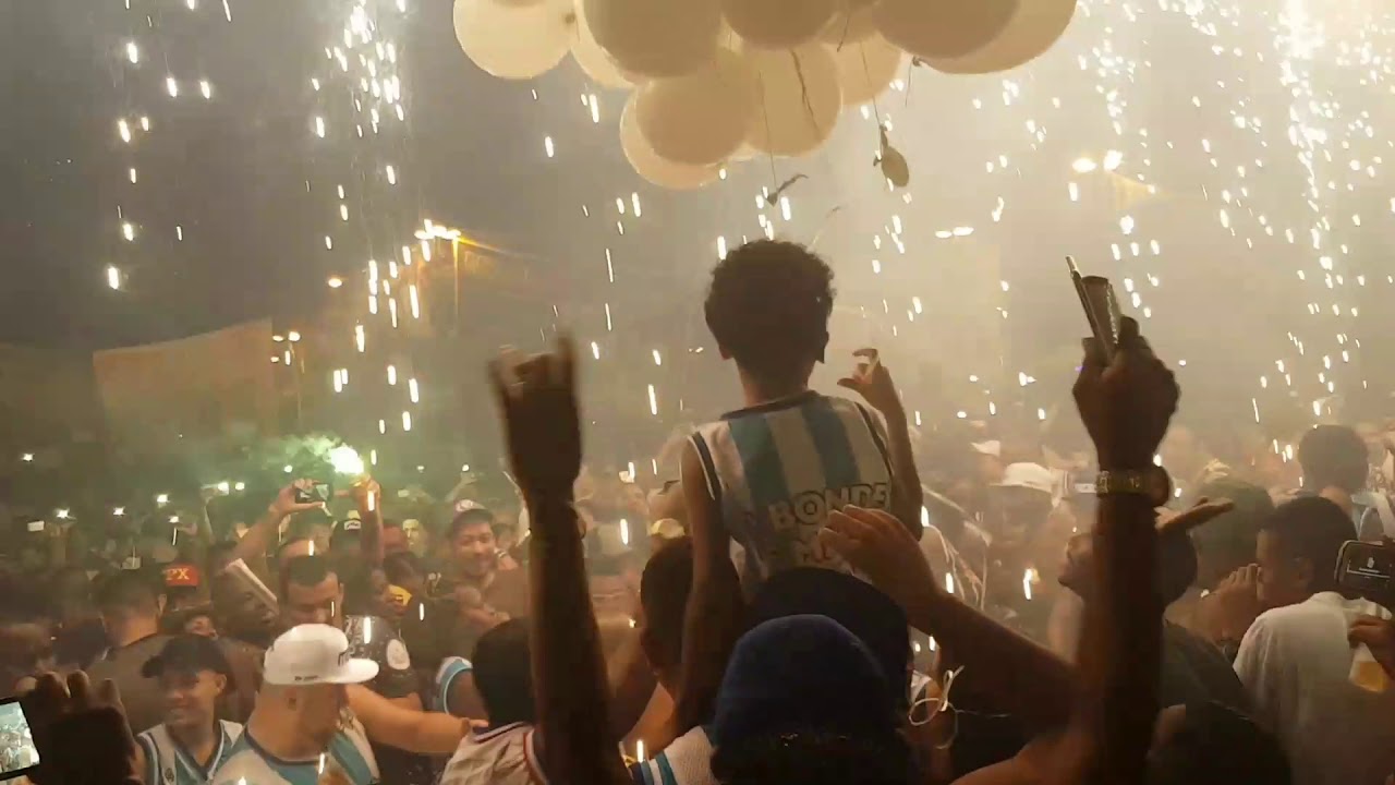 Baile das antigas  macaco