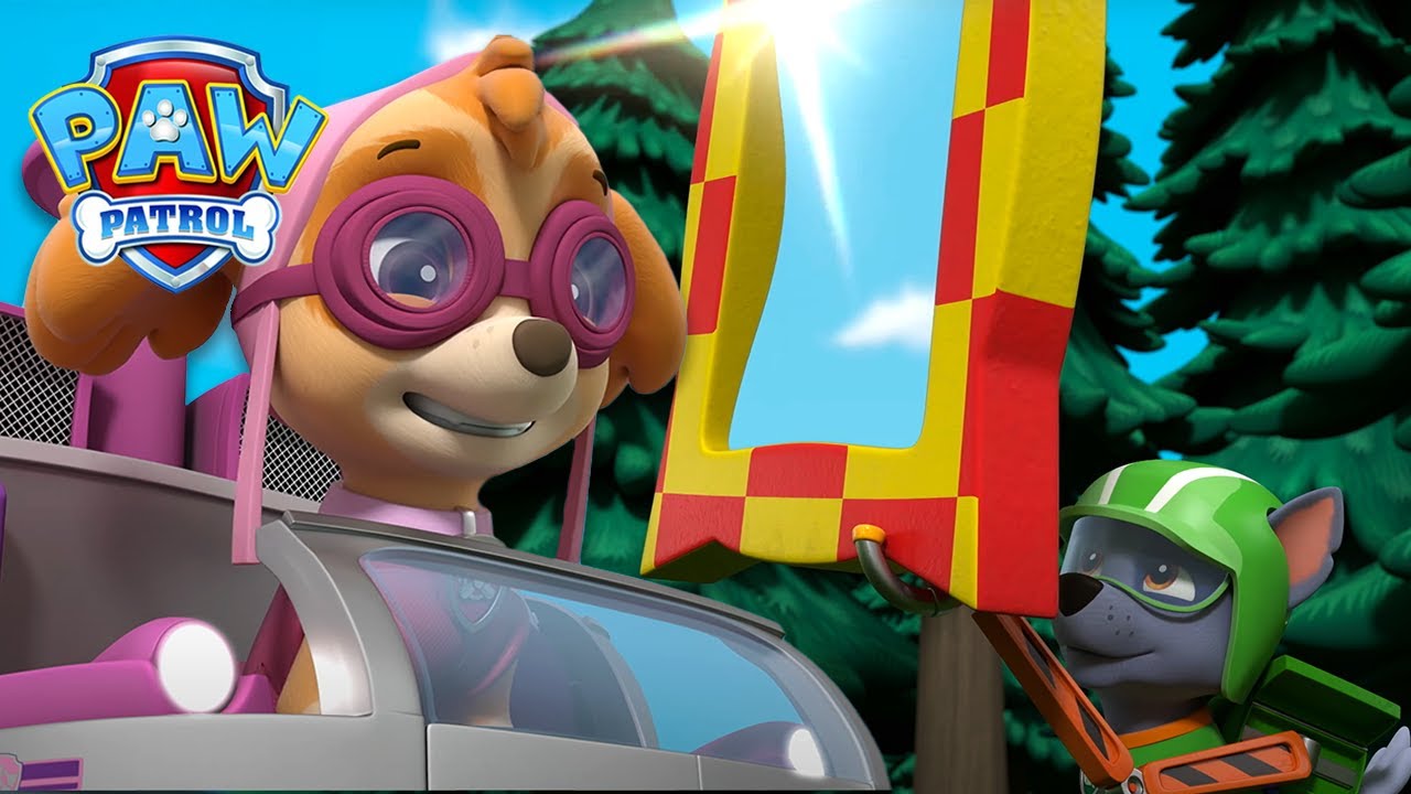 Rocky er faret vild! Skye er nødt til at finde ham i skoven! - PAW Patrol På Dansk