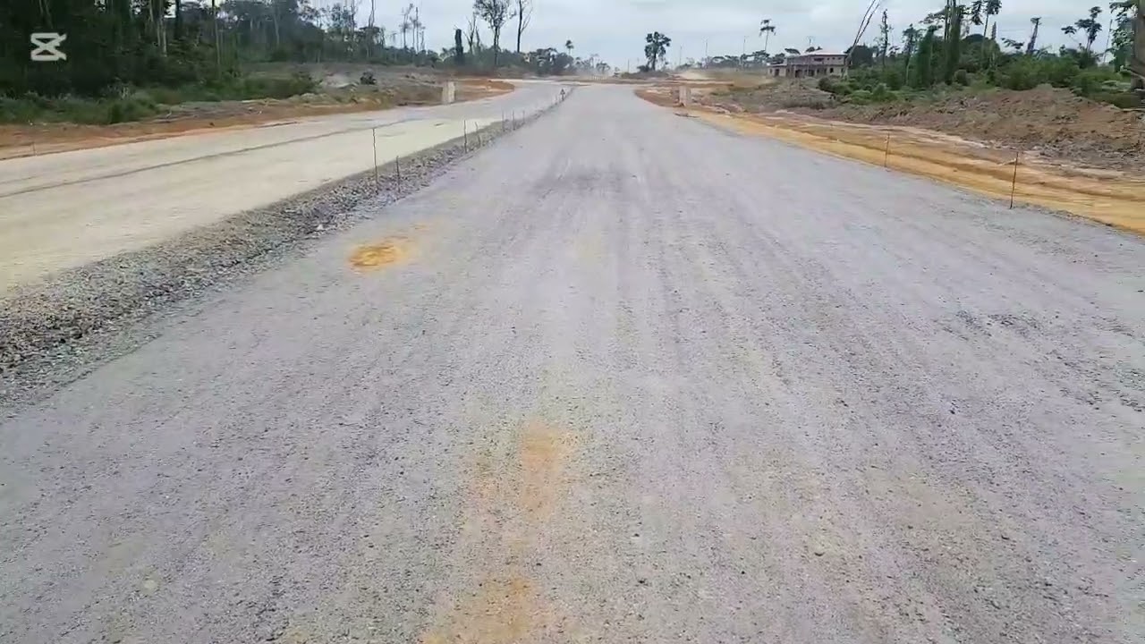 🚨Urgent autoroute de contournement de Malibé pose de la première couche de bitume #gabon #libreville