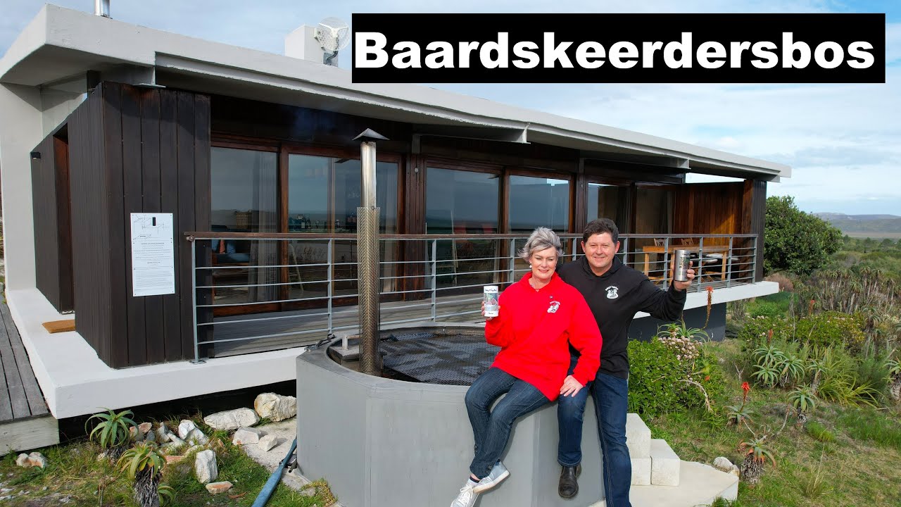 Blissful Fynbos Suite at Farm 215- modern comfort, mountain views with hot tub. Gansbaai area.