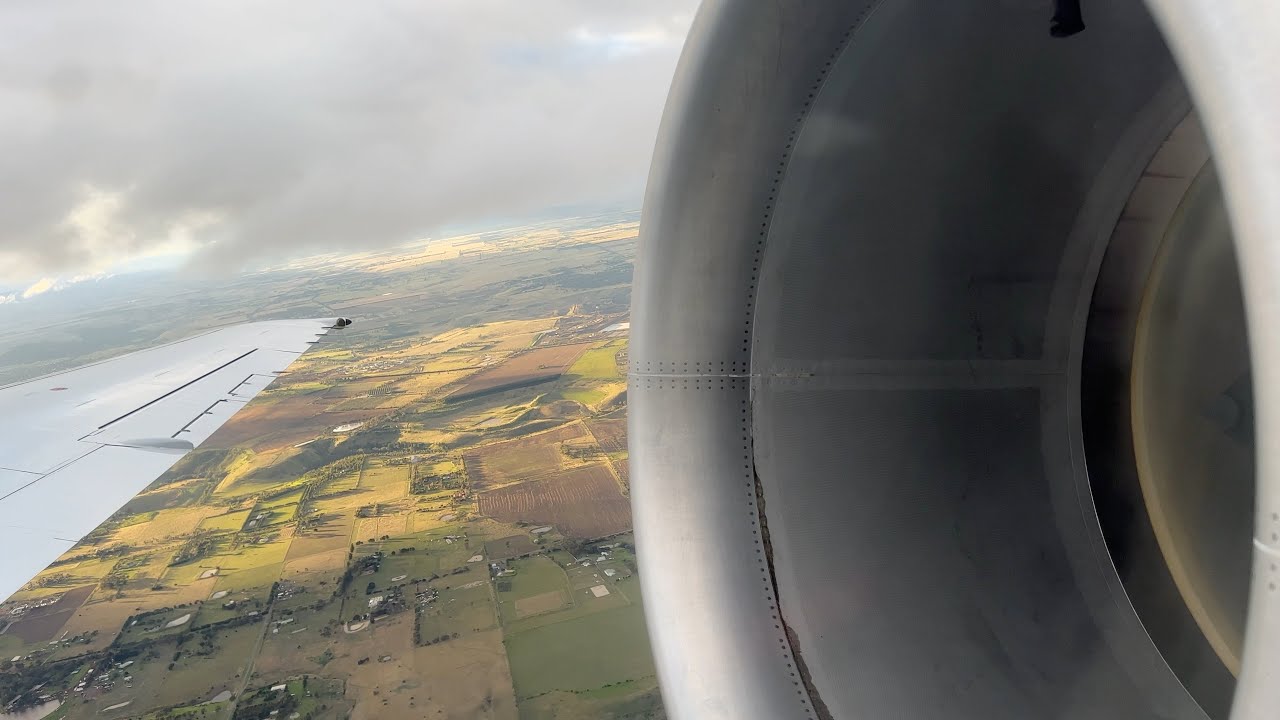 Qantas Boeing 717 Steep Climb out of Melbourne