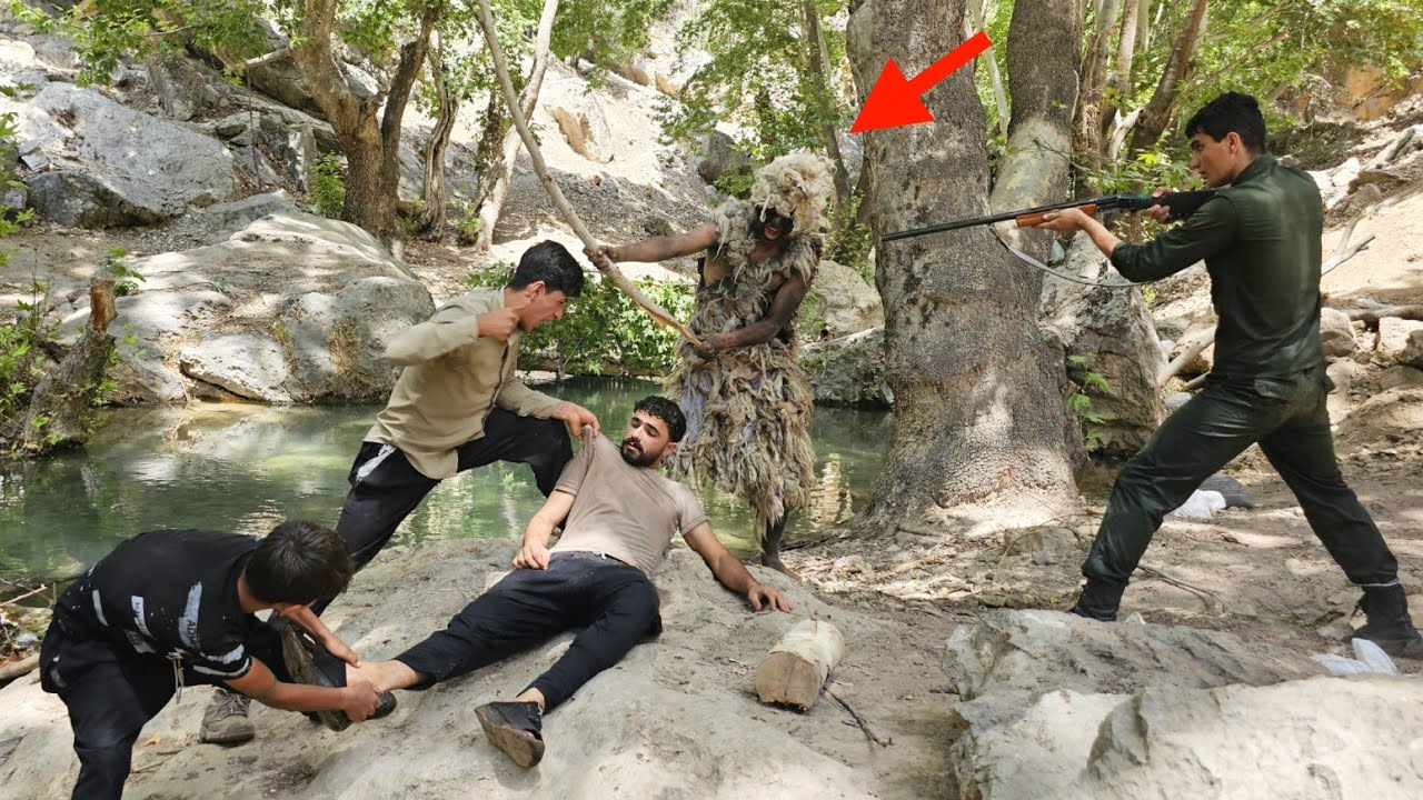 Nightmare in the Jungle: A Terrifying Conflict Between Hussein and Omid