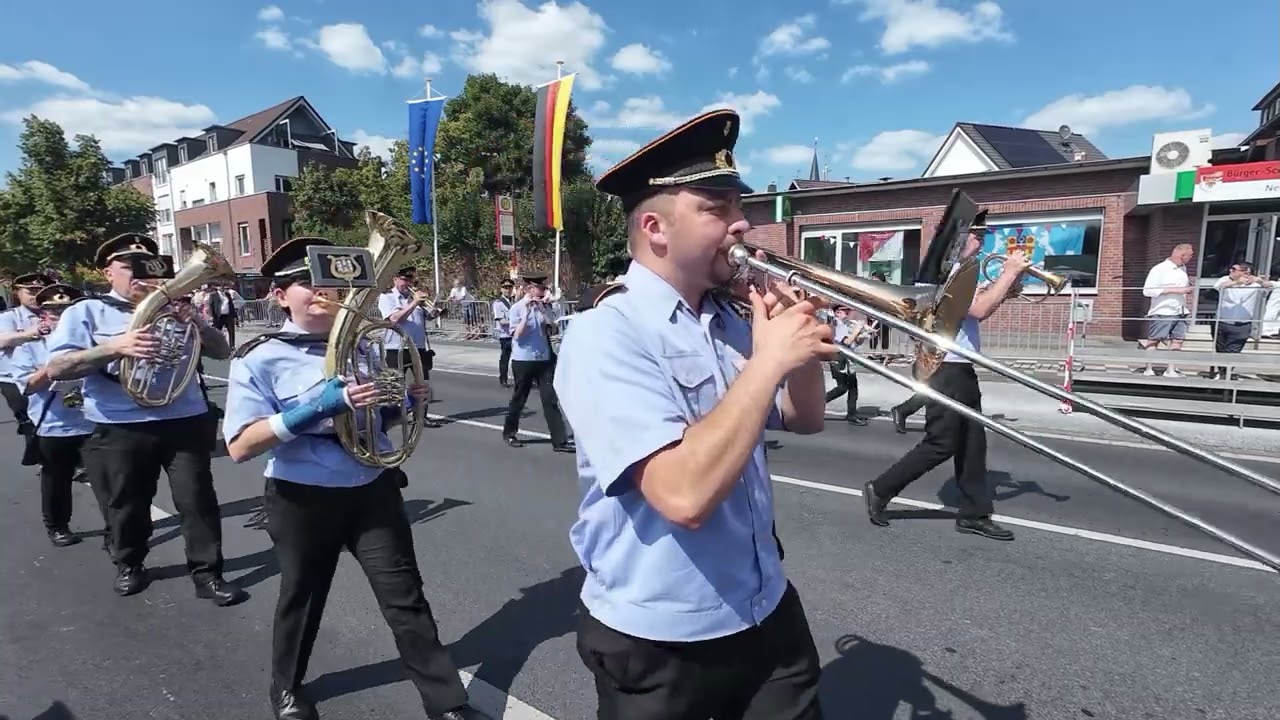 Schützenfest 2025 in Grimlinghausen. Aufmarsch: Hubertus-, Scheibenschützen, Artillerie, Reiter