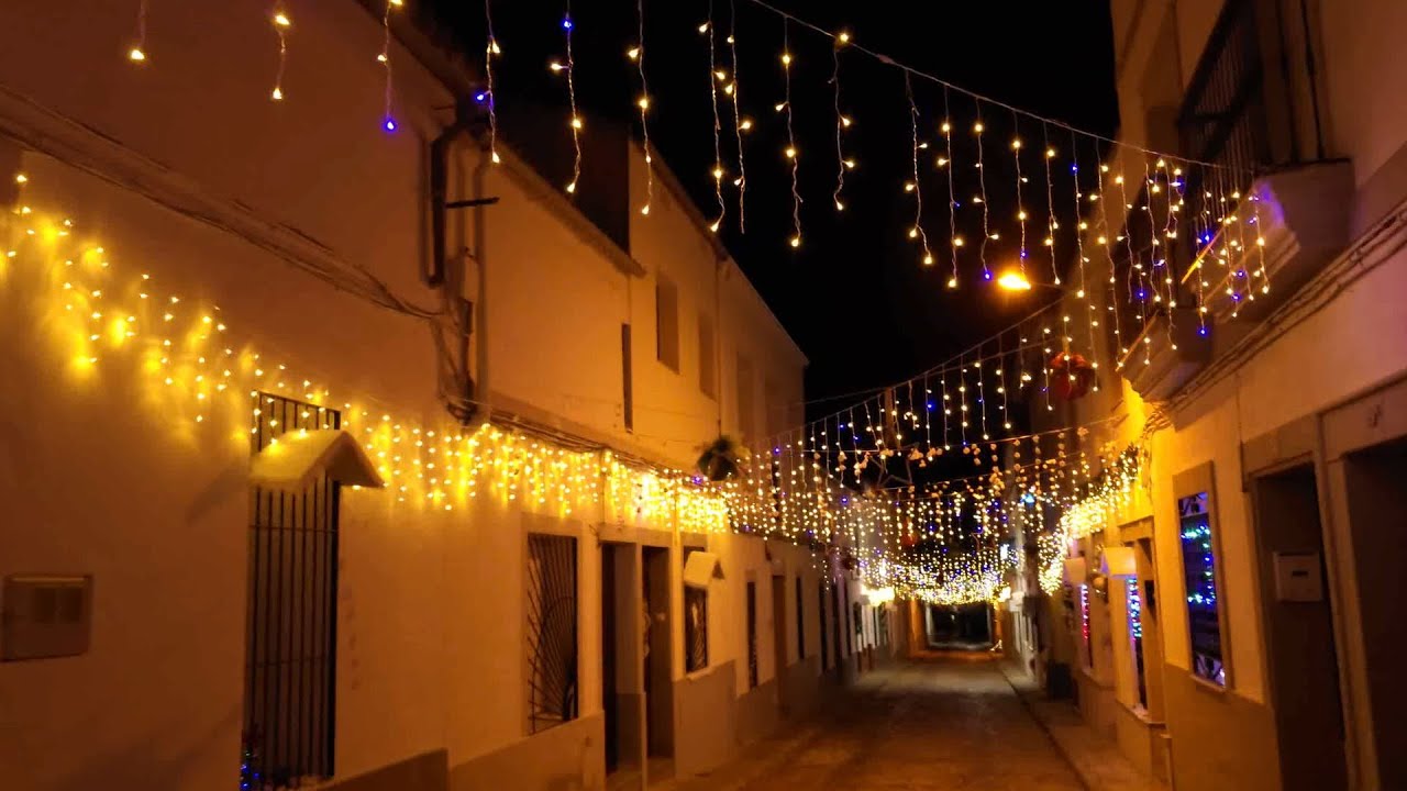 NAVIDAD 2025 CABEZA DEL BUEY ALG&Uacute;NAS IM&Aacute;GENES DE LAS CALLES ADORNADAS POR SUS VECINOS