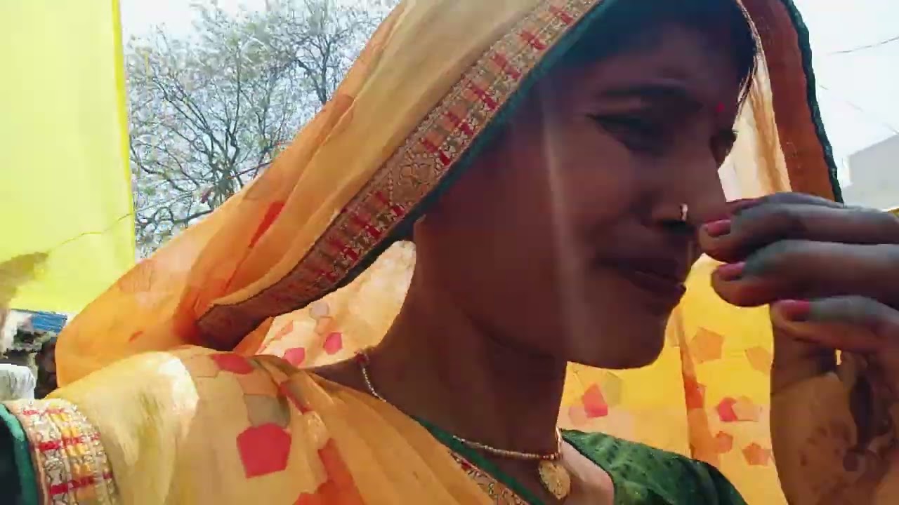 लोग पहुंच गए दर्शन करने
