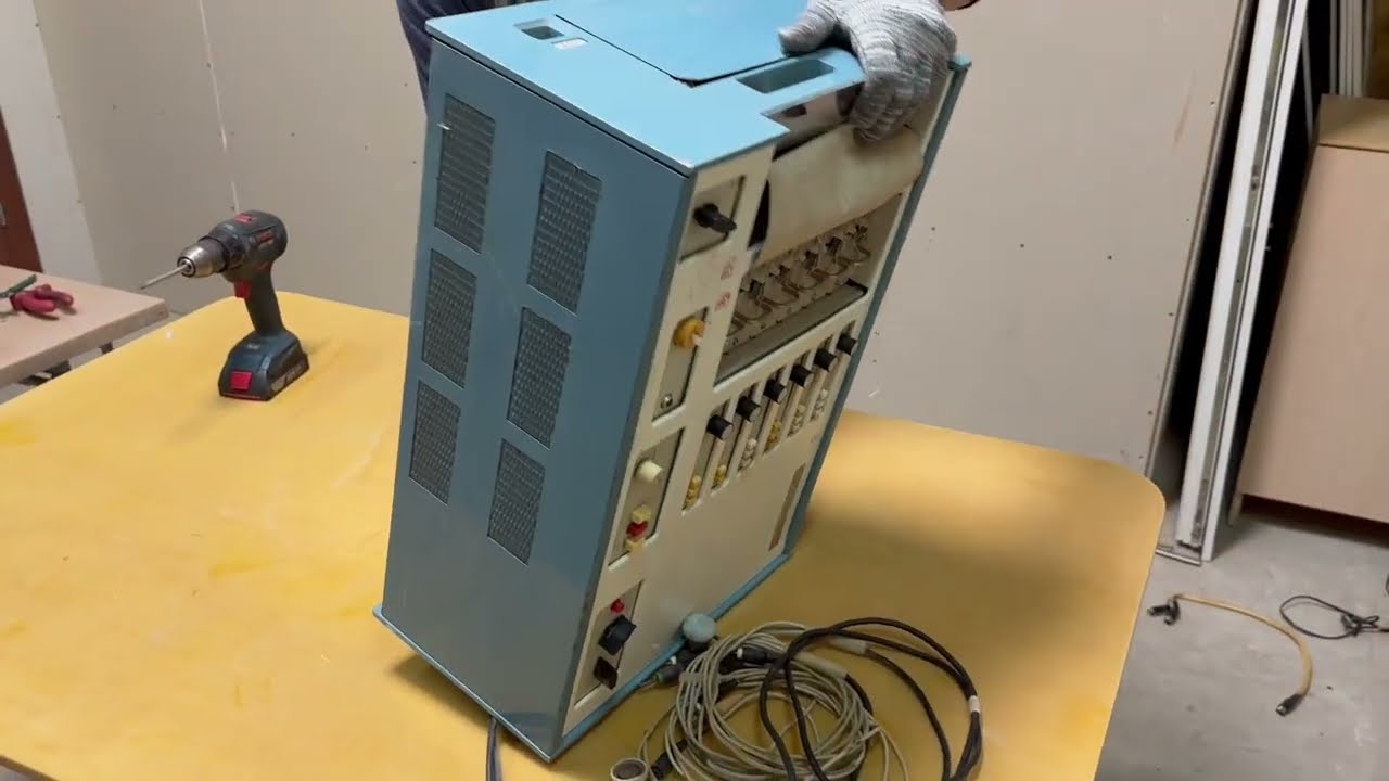 В разборе Электрокардиограф ЭК6Т-02. Посмотрим, чем нас лечили в 1982 году.