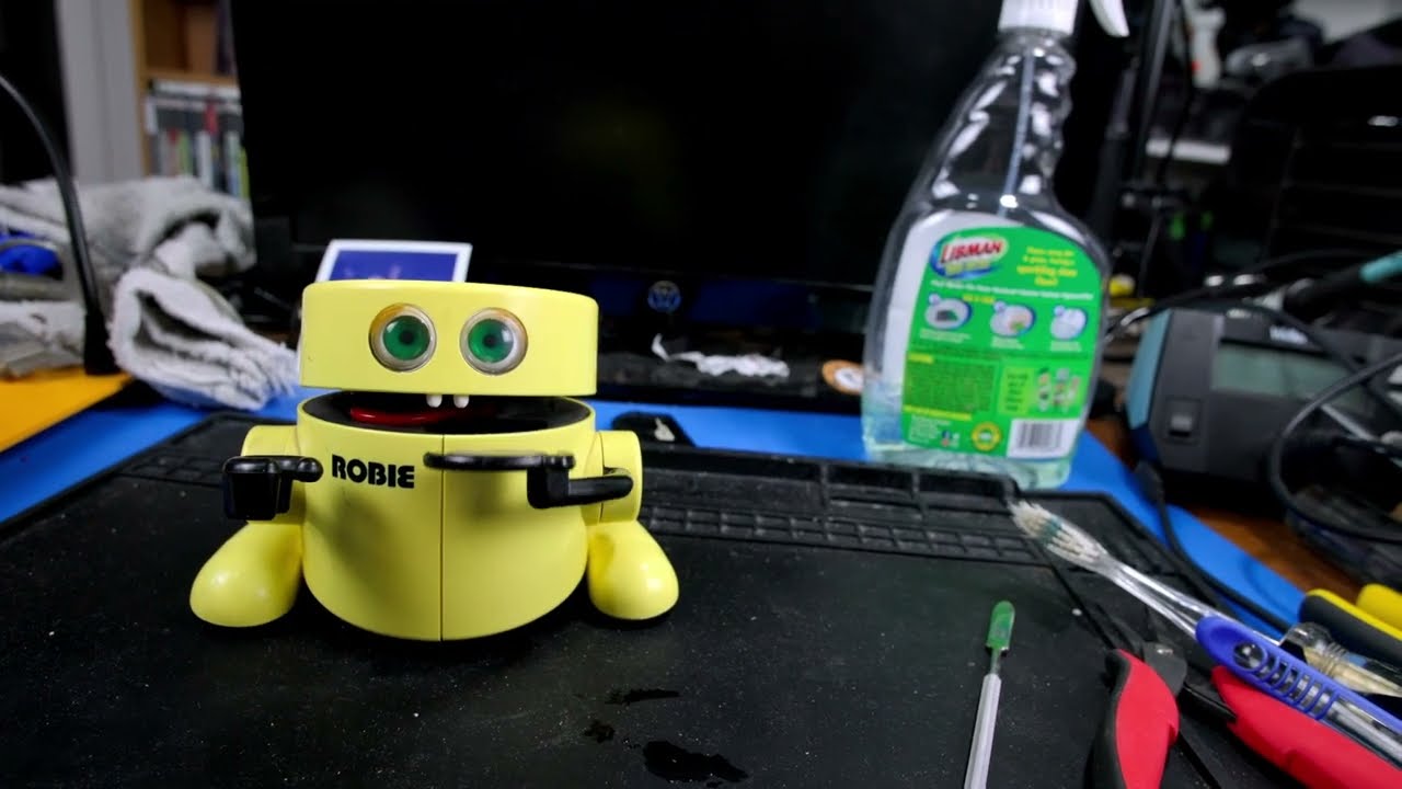 Ремонт робота Робби от RadioShack TOMY, которого я обожал в детстве.