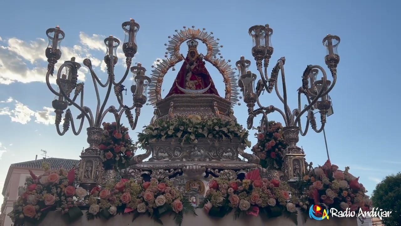 LA IMAGEN VICARIA DE LA SANTÍSIMA VIRGEN DE LA CABEZA RECORRE LAS CALLES DE ANDÚJAR EN PROCESIÓN