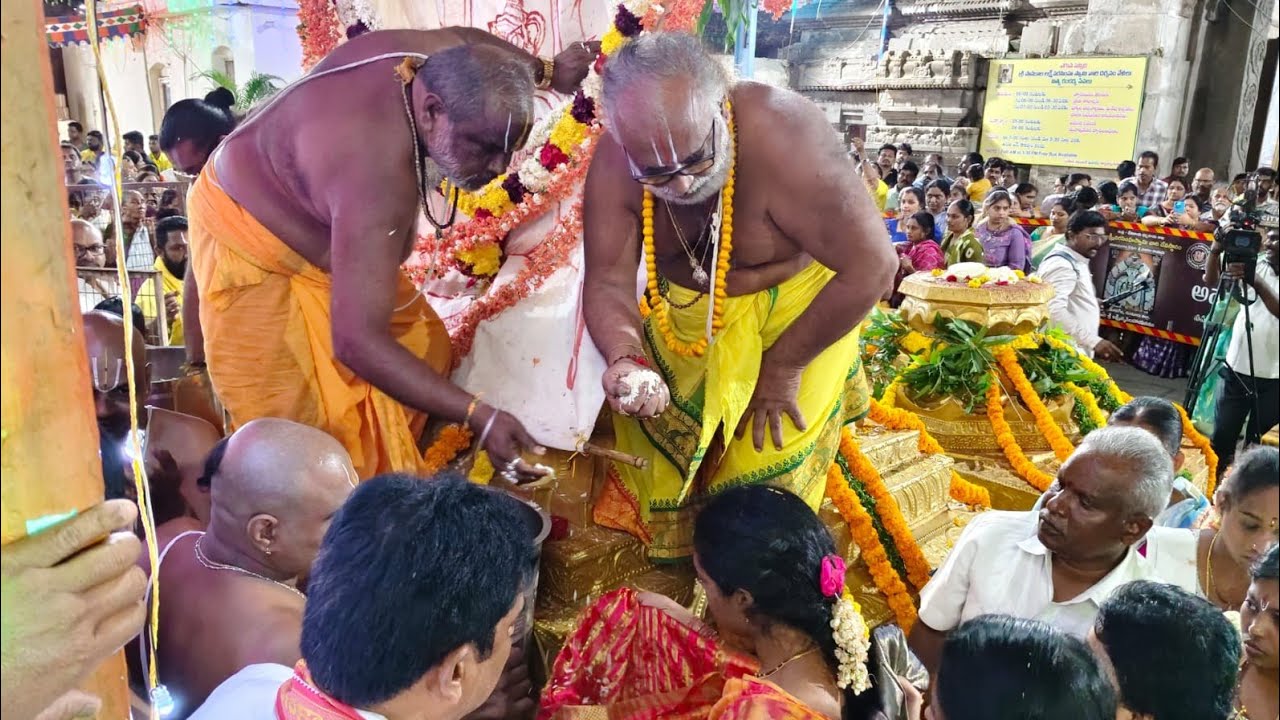 మంగళగిరి బ్రహ్మోత్సవాల్లో రెండో రోజు... వేడుకగా ధ్వజారోహణ... గరుడముద్దల కోసం...