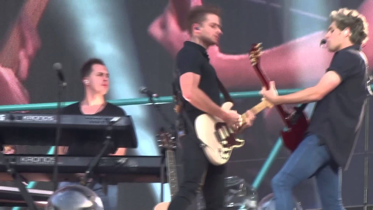 One Direction Vienna 10/06/15 Clouds (Niall focused)