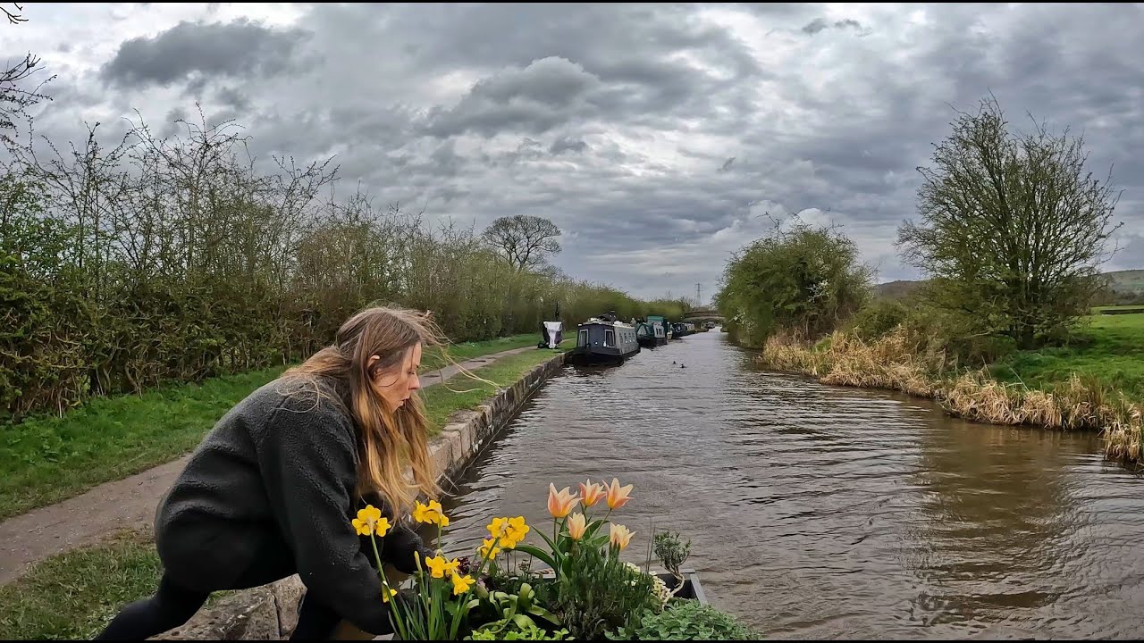 #190 Trying to Outrun a Storm in My Narrowboat Home