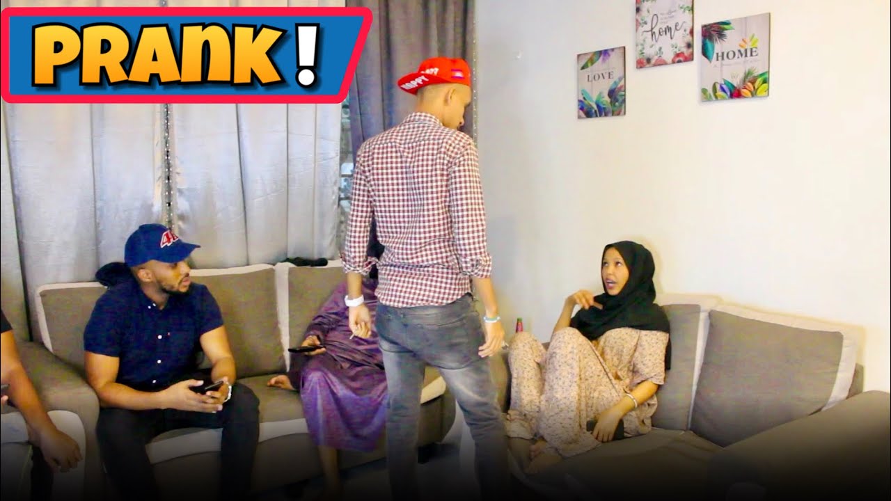 PRANK || QOFKII SOO JOOG LAGA WAAYO SOO JIIF A LAGA HELAA!