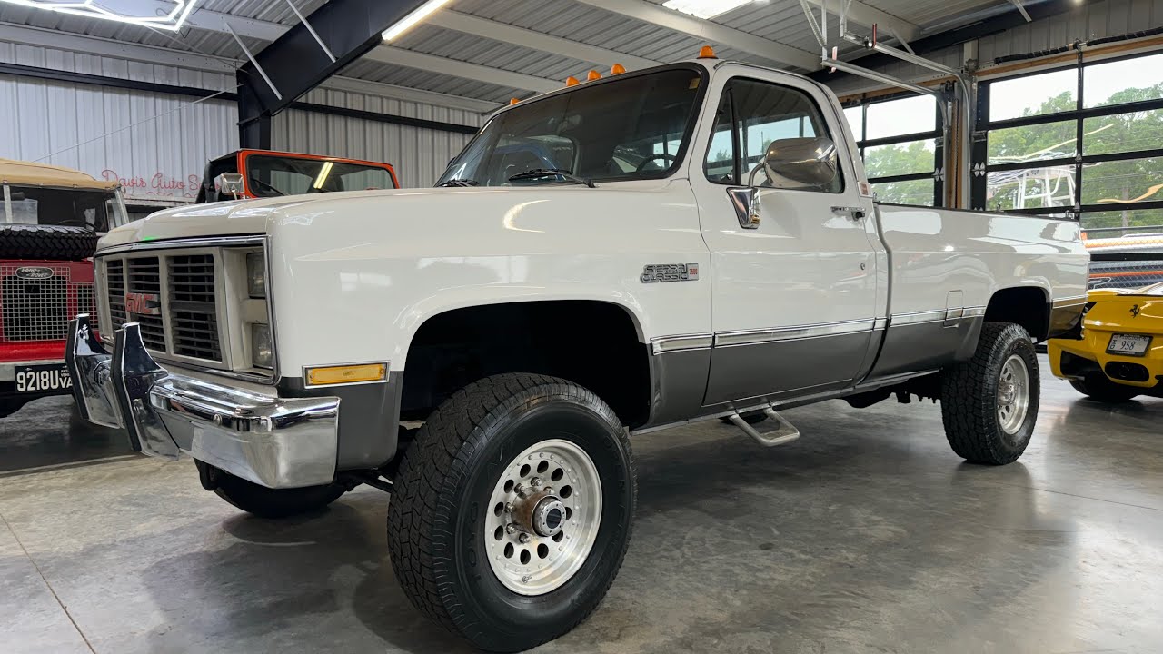 День Squarebody на заводе Davis Auto Sales: продается 1-тонный GMC 3500 1987 года выпуска, двигат...