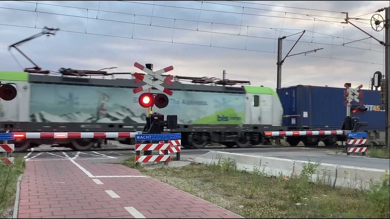 Spoorwegovergang Venlo (NL) // Dutch Railroad Crossing