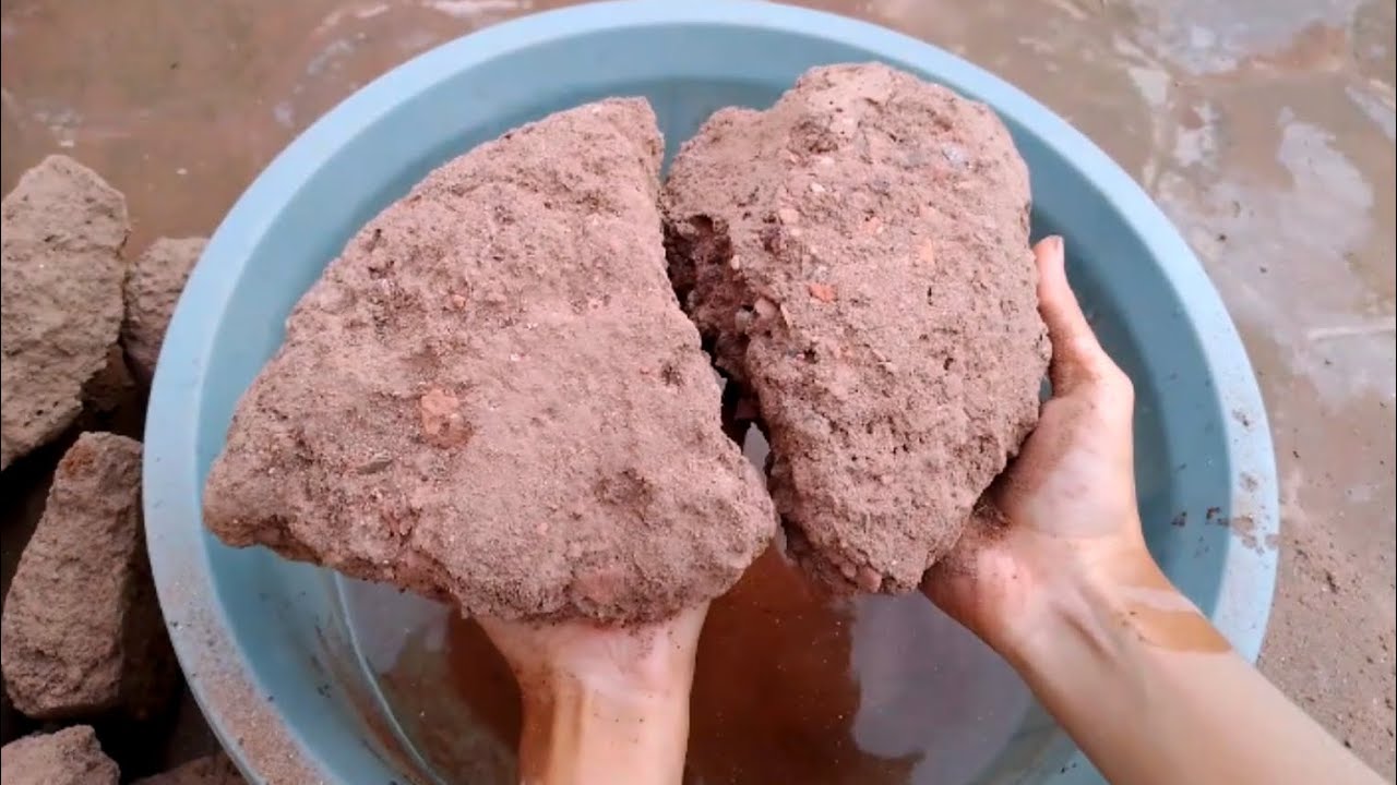 Asmr: Gritty Red Dirt big chunks Water Crumbling with Dipping 🤤🔥 || Lot's Of Paste-play ||