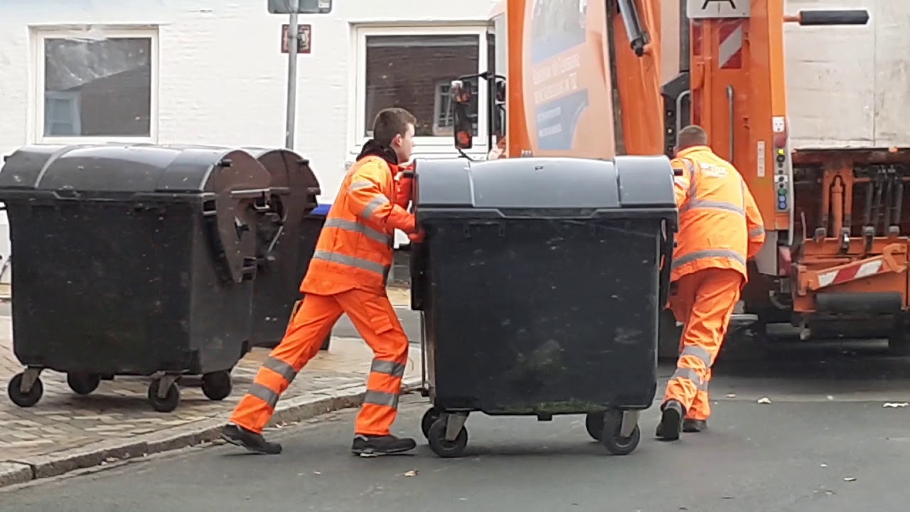 Müllabfuhr Flensburg 2 (German garbage truck)